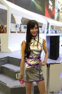 cj美女让路人脱丝袜,CJ美女街头挑战，路人脱袜成焦点